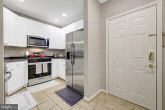 Building Photo - 8181 Carnegie Hall Ct