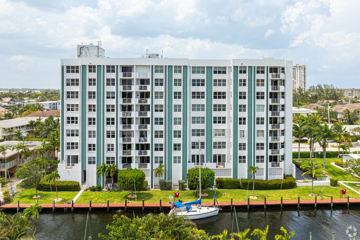 Building Photo - Savoy East Condominium
