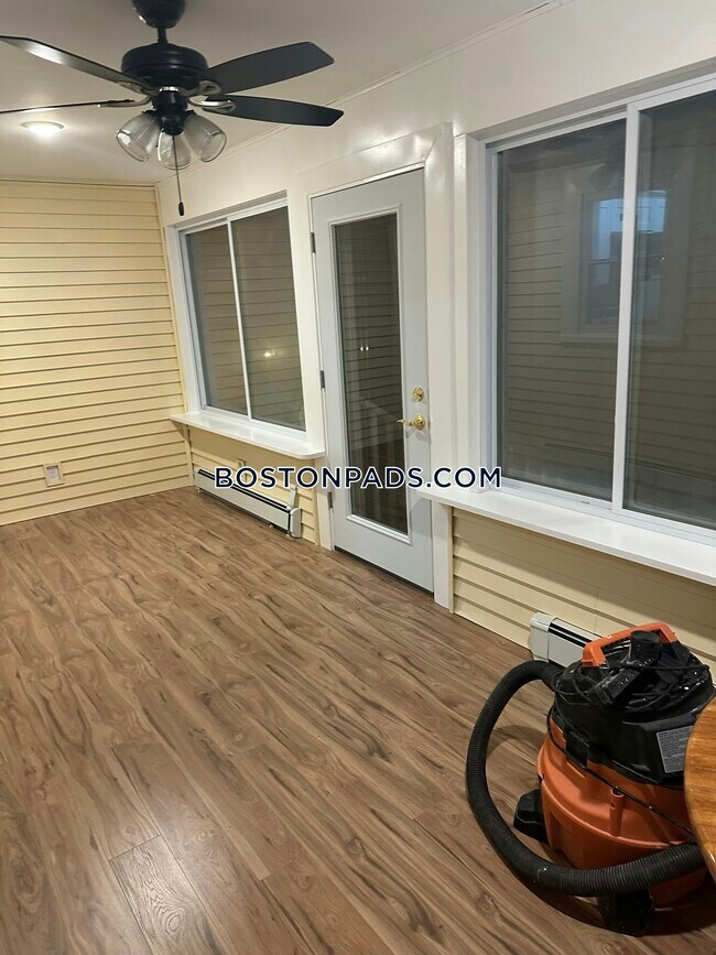 30 Lynn St, Peabody, MA 01960 Room for Rent in Peabody, MA