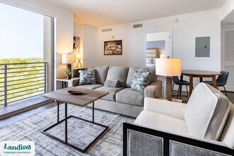 Building Photo - 200 NE 1st Ave