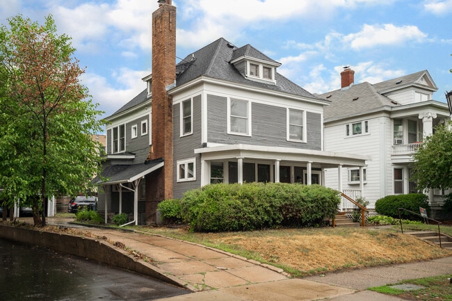 Building Photo - 1924 Colfax Ave S