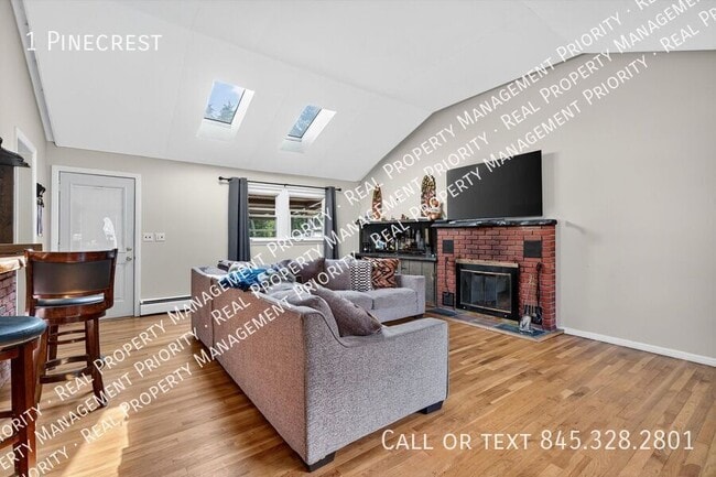 Building Photo - 1 Pinecrest-