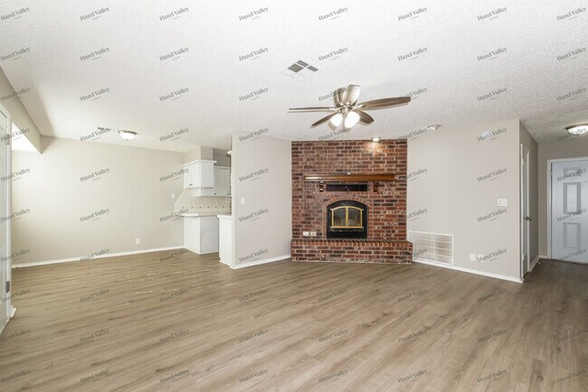 Building Photo - 616 Crosstimbers Dr