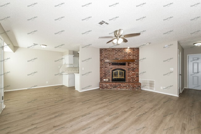 Foto del edificio - 616 Crosstimbers Dr