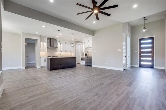 Foto del edificio - 8231 Forest Ln