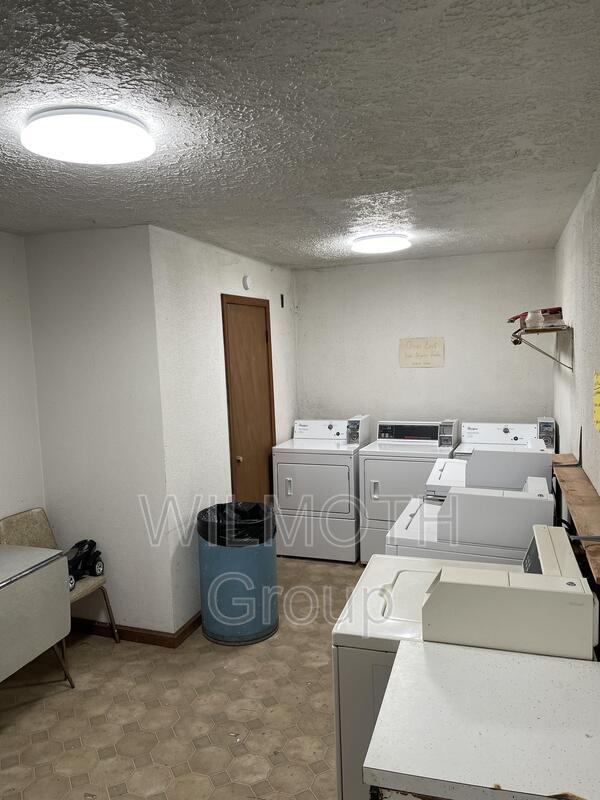 Foto del edificio - 102 W Main St