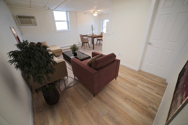 Interior Photo - Windom Gables