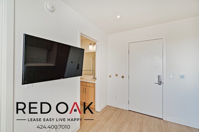 Foto del edificio - ~2 Months FREE~ Stylish Bachelor with Tons...
