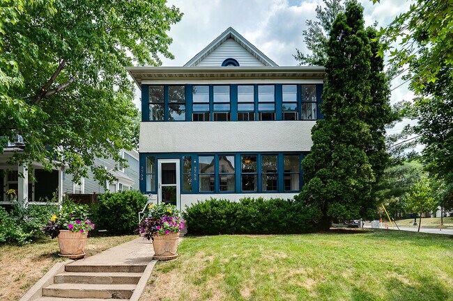 Building Photo - 2755 Colfax Ave S