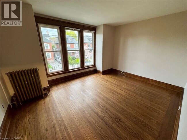 Photo du bâtiment - 102 Eastbourne Ave