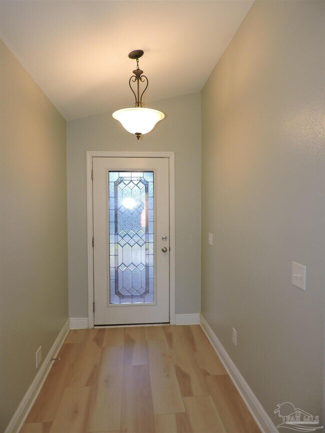 Foto del edificio - 644 Edith Ln