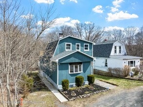 Building Photo - 2961 Cottage Pl