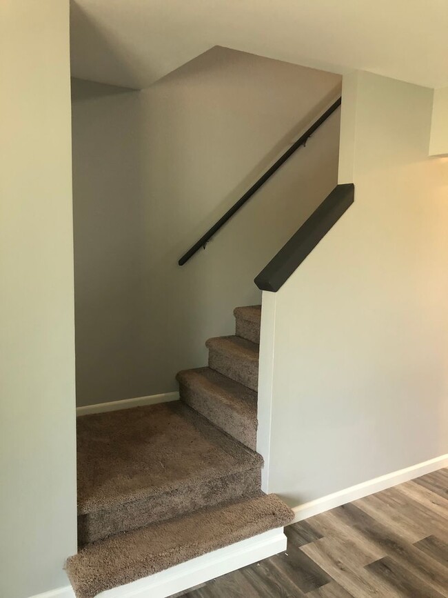 Building Photo - Duplex at 4510-4512 Wood Road