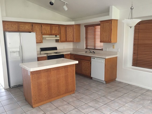 Foto del edificio - Beautiful 3B/2B home with spacious rooms
