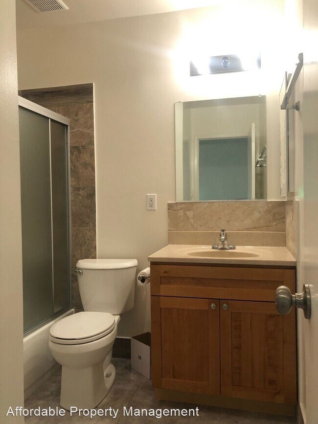 Building Photo - 37578 Glenmoor Dr