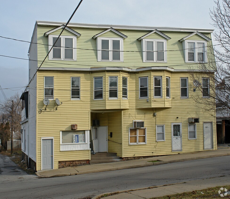 Building Photo - 204 1/2-208 1/2 7th St