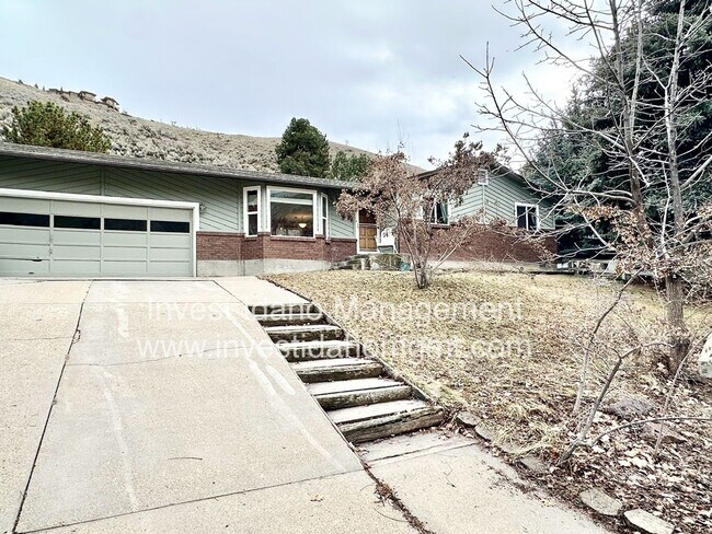 Foto del edificio - Enjoy the foothill views from your backyard!