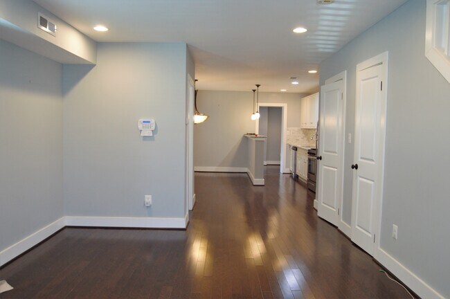Building Photo - 2803 Buena Vista Ter SE