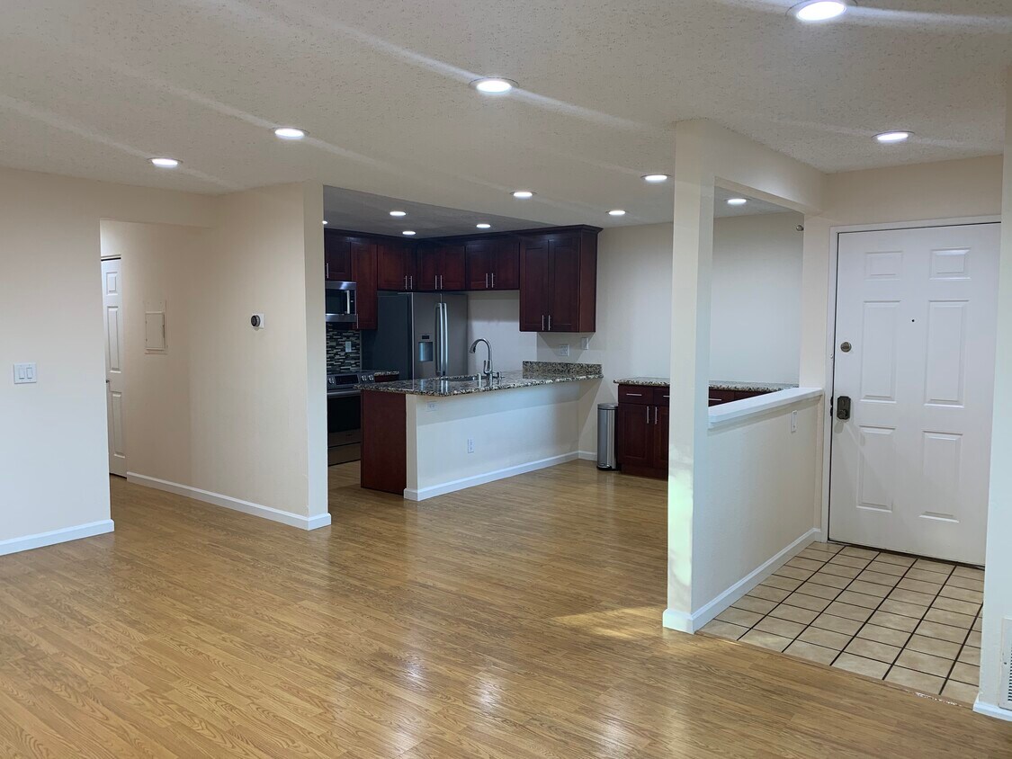 Living Room - 53 Shaniko Cmn