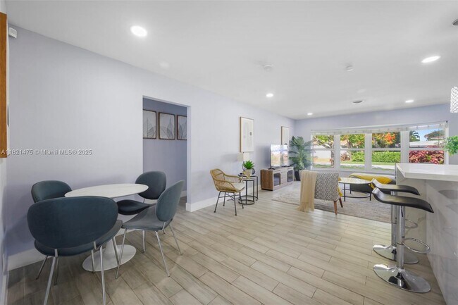Foto del edificio - 5240 NE 14th Terrace