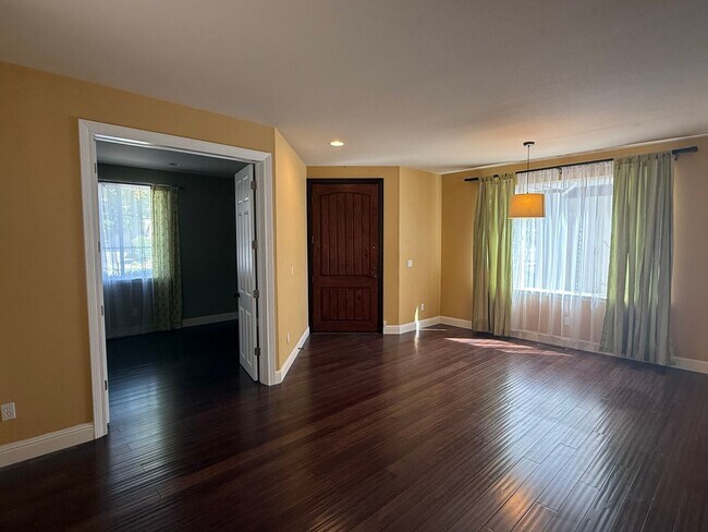 Foto del edificio - 3 Bedroom/ 2.5 Bathroom Home for Rent In S...