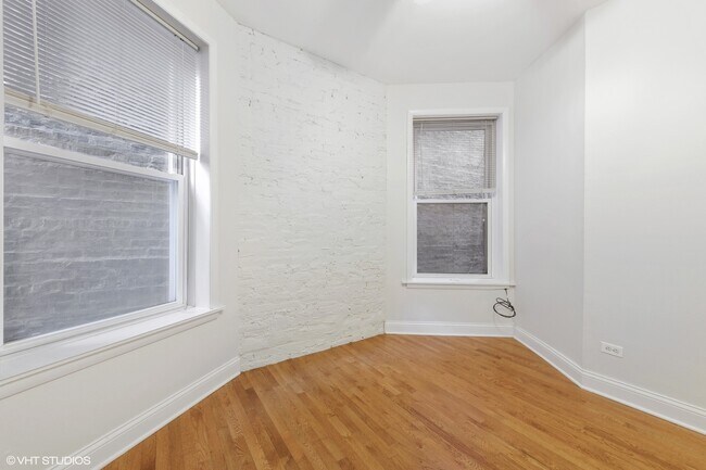 Foto del edificio - 862 W Newport Ave