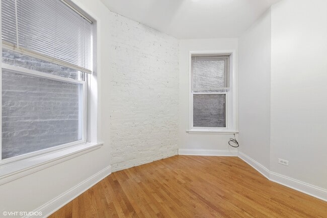 Building Photo - 862 W Newport Ave