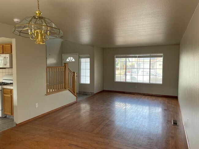 Foto del edificio - 8024 Moss Creek Dr