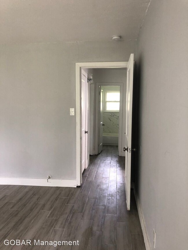 Building Photo - 2 br, 1 bath House - 4555 Laredo St
