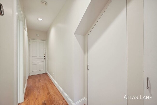 Building Photo - Dupont Circle!! //Professionally Managed &...