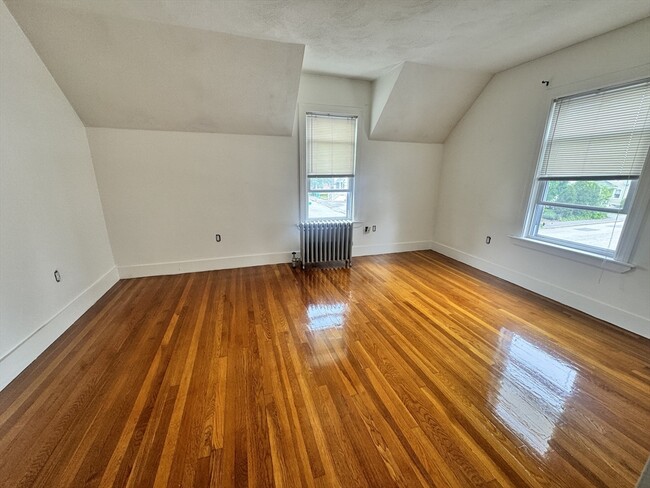 Building Photo - 114 Intervale St