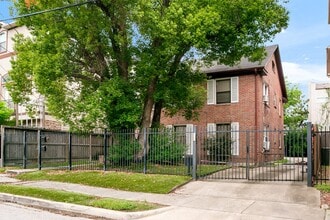 Building Photo - 1821 Oakdale St