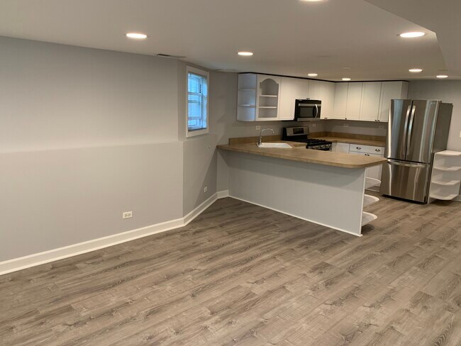Foto del edificio - 1231 W Addison St