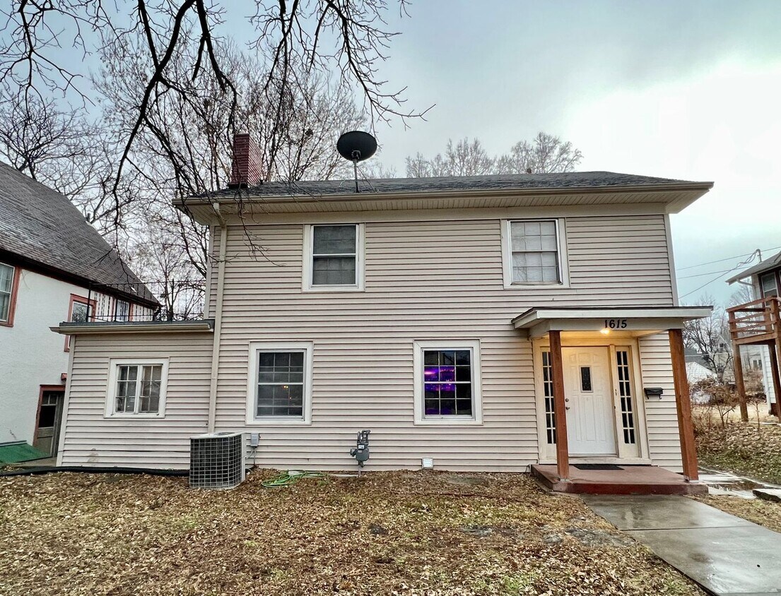 1615 Fairchild Ave, Manhattan, KS 66502 House Rental in Manhattan, KS