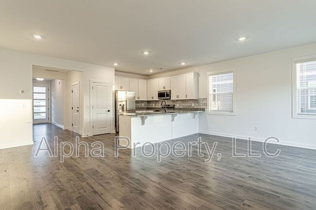 Building Photo - 1239 Westgate Vlg Dr