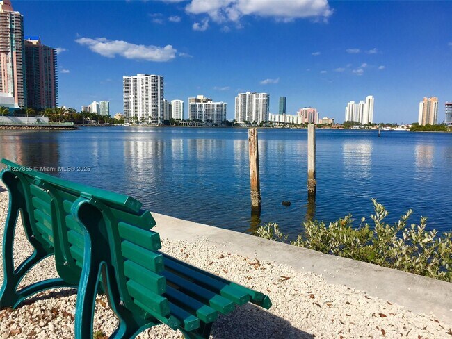 Foto del edificio - 3205 NE 184th St