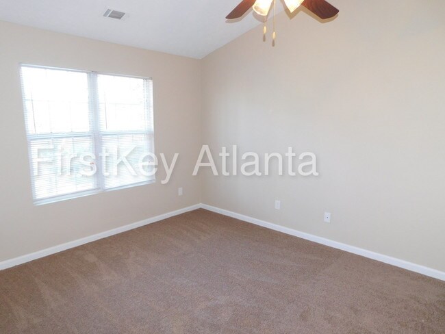 Foto del edificio - 1000 Twin Brook Ct