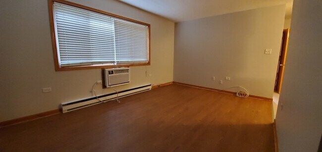 Building Photo - 1130 Dunlop Ave