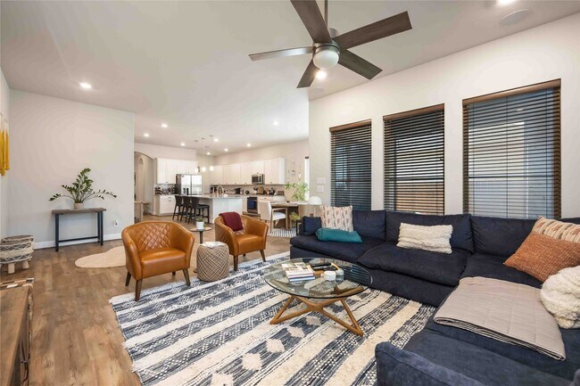 Foto del edificio - 5622 Vintage Oaks Ln