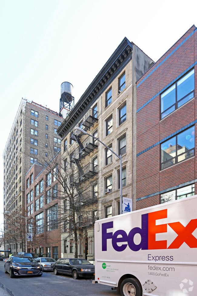 Building Photo - 10 W 93rd St