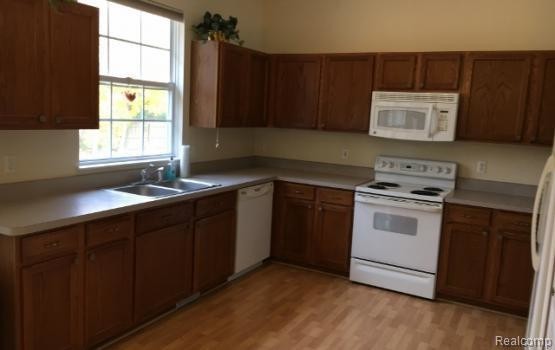 Building Photo - 6416 Lake Meadow Dr