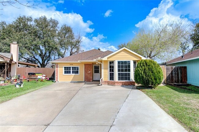 Building Photo - 4705 Dogwood Dr