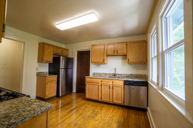 Foto del edificio - 3 Bed|1 Bath Apartment in Westcott Neighbo...