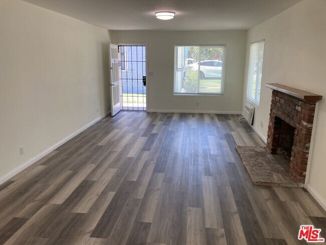 Foto del edificio - 309 E Cypress St