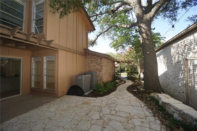 Foto del edificio - 4027 Tealwood Trail