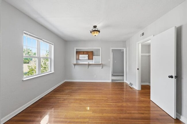 Foto del edificio - 1048 Berkeley Rd