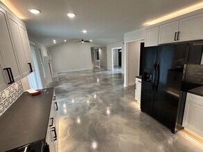 Building Photo - 2301 Grant Ln