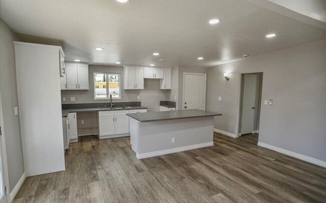 Foto del edificio - Newly updated 4 bedroom Home