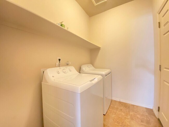 Building Photo - Lovely Home in Cielo Azul