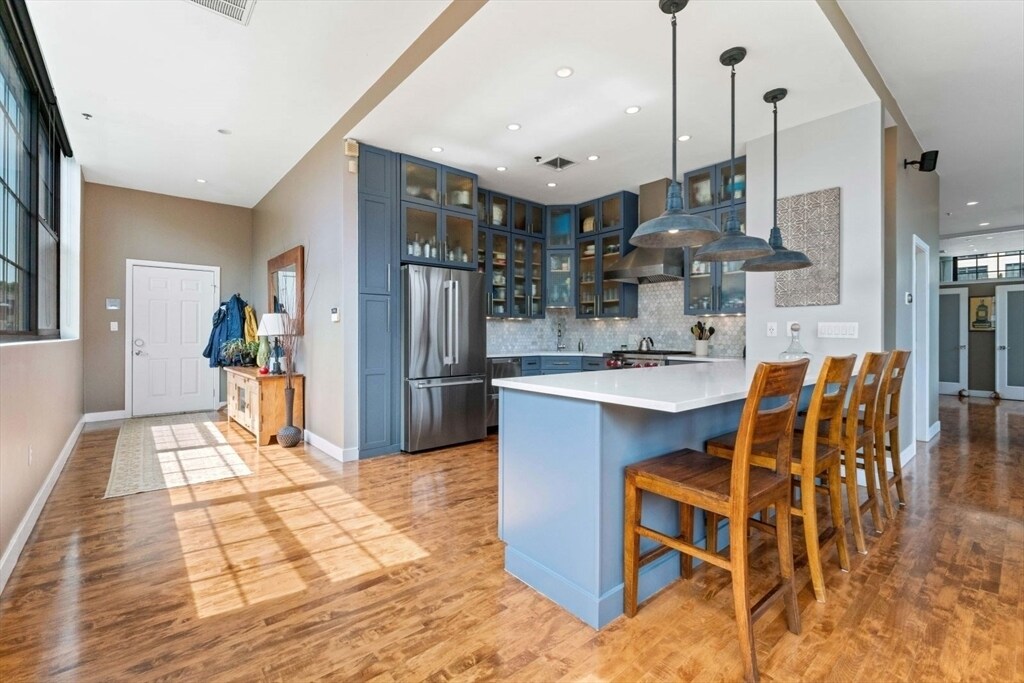 Foto principal - 64 E Brookline St